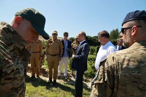 NATO este „în strânsă legătură” cu Polonia în legătură cu încălcarea spaţiului aerian. Donald Tusk: „Nu există motive să credem că Polonia a fost ţinta vizată de această rachetă”. SUA vor să ia parte la anchetă
