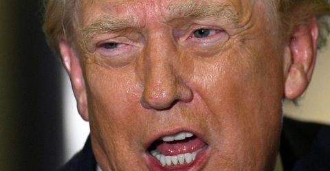Trump anunţă noi negocieri cu Iranul începând de luni