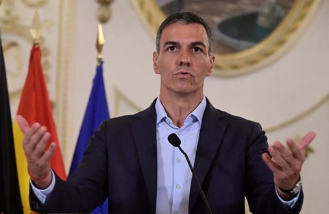 Spania dă ultimatum Italiei să ridice suspendarea acordului Shengen până duminică şi ameninţă cu măsuri de retorsiune. Madridul cere Romei ”să pună capăt controalelor şi să-i trateze pe spanioli ca pe ceilalţi cetăţeni europeni”