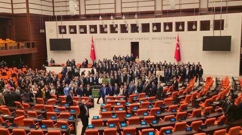 Turcia adoptă o lege istorică privind reintegrarea combatanţilor PKK care renunţă la arme, fără să prevadă o amnistiere generală