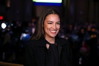 Alexandria Ocasio-Cortez, o figură a stângii americane, îşi relatează pe reţele de socializare procedura de congelare a ovocitelor. Ea anunţă că ”nu exclude” să candideze la preşedinţie în 2028