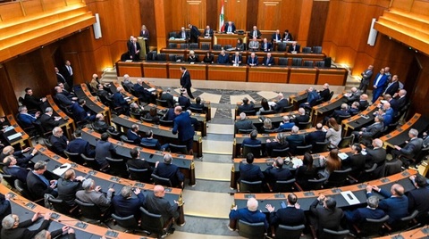 Parlamentul libanez adoptă o vastă amnistie generală, de care urmează să profite mii de deţinuţi şi persoane căutate de justiţie, o premieră din 1991, după Războiul Civil. Ea reduce pedepsele condamnaţilor la moarte şi la închisoare pe viaţă la zece ani d