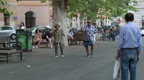 Un cuplu de dansatori în vârstă din Roma, deveniţi virali cu "Beat It" al lui Michael Jackson, speră să dea un exemplu în cea mai bătrână ţară din UE