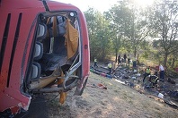 Un autocar polonez s-a răsturnat în Ungaria: 12 morţi şi cel puţin 10 răniţi