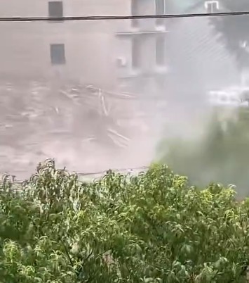 Cinci persoane au murit şi 17 au fost rănite, după prăbuşirea unei părţi dintr-o casă de la ţară în provincia chineză Sichuan / Incidentul a fost cauzat de acumularea apei de ploaie
