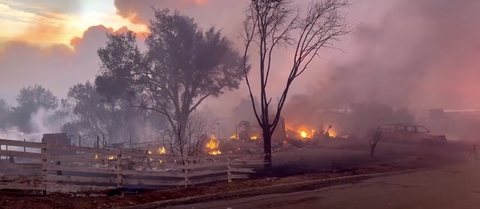 SUA: Aproximativ 90.000 de persoane, evacuate din calea mega-incendului de vegetaţie „Hawk”, în Nevada