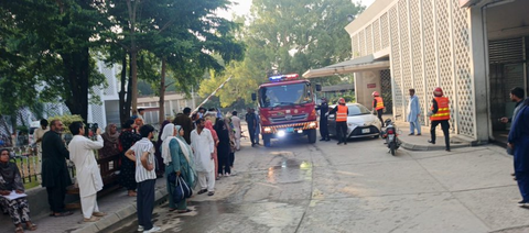 Pakistan: 15 nou-născuţi au murit într-un incendiu izbucnit la un spital de stat din Islamabad