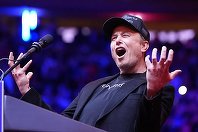 Zelenski i-a conferit lui Elon Musk Ordinul Libertăţii. Kievul încearcă să-l convingă pe magnatul din domeniul tehnologiei să permită armatei ucrainene să utilizeze Starlink pe teritoriul rus