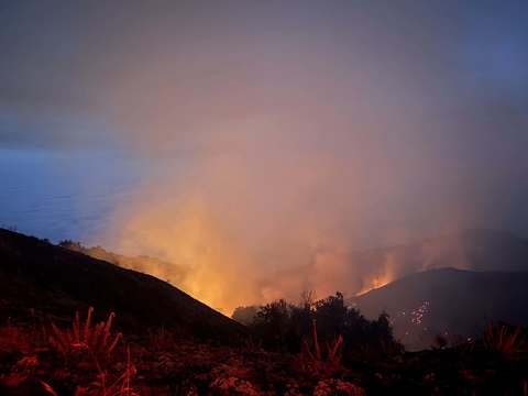 SUA: Două incendii de vegetaţie ard de-a lungul coastei pitoreşti Big Sur din California