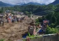 Inundaţii în Himalaya - Operaţiunile de salvare, îngreunate de creşterea nivelului apelor