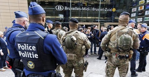 Un bărbat cu un Kalaşnikov a fost arestat în Gara Midi din Bruxelles