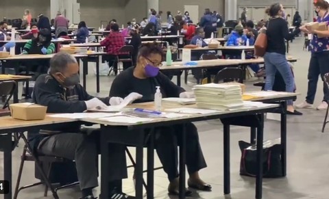O judecătoare federală a prelungit suspendarea decretului lui Trump care restricţionează votul prin corespondenţă