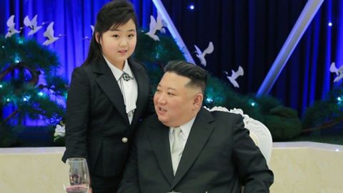 Fiica lui Kim Jong-un ar avea un frate sau o soră mai mică, potrivit serviciilor de informaţii sud-coreene