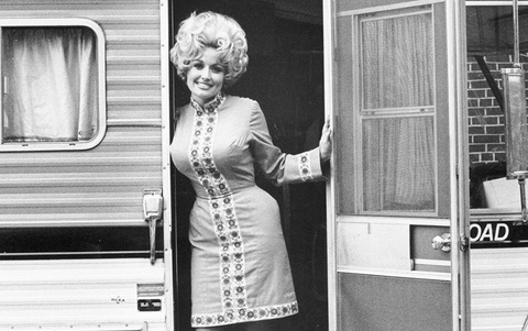 Aeroportul Nashville, denumit în memoria reginei muzicii country Dolly Parton
