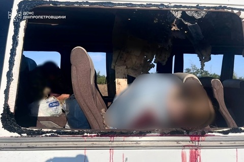 Cel puţin cinci morţi şi şapte răniţi în sudul Ucainei, într-un atac rus cu dronă împotriva unui minibuz cu civili în districtul Nikopol, în Dnipropetrovsk