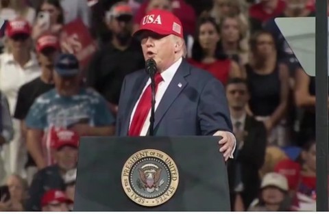 Trump afirmă că Fed a majorat ratele dobânzilor pentru a-i face lui rău din punct de vedere politic