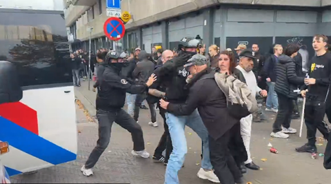 Violenţe la o manifestaţie de extremă dreapta la Haga. Poliţia antirevoltă a intervenit pentru a dispersa protestatarii - VIDEO