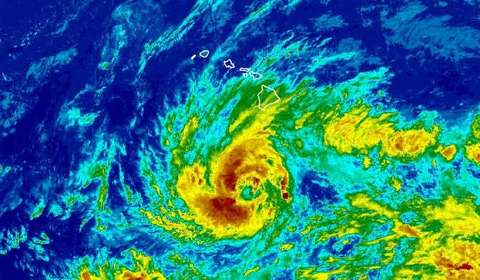 Furtuna tropicală Nolo se transformă în uragan în Pacific, în timp ce Hawaii se pregăteşte pentru inundaţii potenţial catastrofale