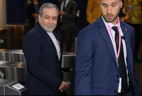 Iranul a transmis SUA o propunere privind redeschiderea în şapte zile a Strâmtorii Ormuz, cu şapte condiţii. Xi susţine propunerea, anunţă Araghchi