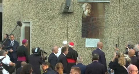 Papa Leon al XIV-lea s-a recules la fotografia ”Copilului care plânge”, un simbol al suferinţei victimelor violenţelor sexuale în Biserica Catolică