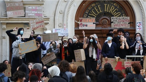 Peste 5.000 de reţineri în Franţa, de la începutul contestării liceenilor. Liga Drepturilor Omului denunţă ”o derivă globală de la statul de drept” prin intervenţii ale forţelor de ordine împotriva adolescenţilor