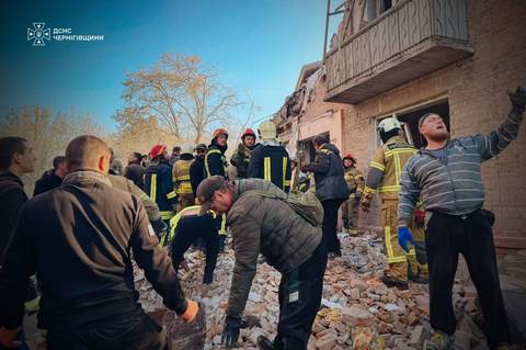 Bilanţul ultimului val de atacuri ruseşti asupra Ucrainei a crescut la cel puţin 20 de morţi, dintre care 14 în urma bombardării unui bloc de locuinţe