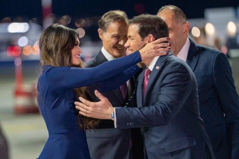Trump şi Rubio iau în calcul demiterea lui Kimberly Guilfoyle. Preşedintele şi secretarul de stat al SUA sunt „de-a dreptul înfuriaţi” de comportamentul ambasadoarei SUA în Grecia, potrivit Associated Press