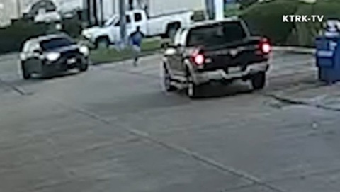 Agenţi ICE, acuzaţi de răsturnarea voită, cu un SUV, a unui muncitor mexican în construcţii, Miguel Parra, de 48 de ani, la Houston. Anchetă cu privire la o presupusă agresiune agravantă cu o armă mortală