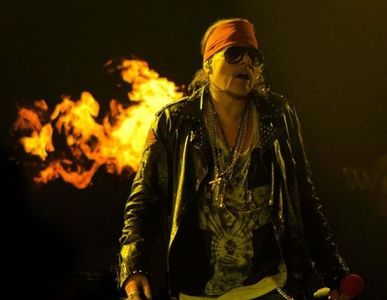 Guns N' Roses a susţinut primul concert după o pauză de 23 de ani; Kate Hudson şi Bradley Cooper, printre spectatori. FOTO, VIDEO