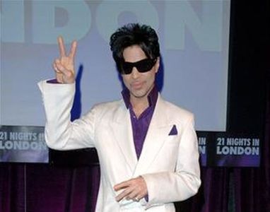 BIOGRAFIE: Prince,”copilul din Minneapolis”, un artist funk nonconformist şi perfecţionist,recompensat cu Grammy şi Oscar. FOTO, VIDEO