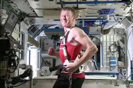 Astronautul britanic Tim Peake a participat la Maratonul de la Londra din spaţiu, la bordul ISS