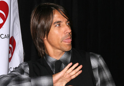 Anthony Kiedis, solistul trupei Red Hot Chili Peppers, transportat de urgenţă la spital