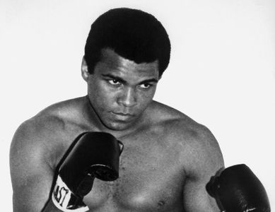 Fotografii de la întâlnirea istorică dintre Muhammad Ali şi membrii trupei The Beatles, publicate în revista Paris Match. GALERIE FOTO