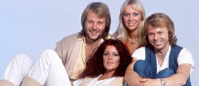 Cei patru membri ai grupului ABBA au cântat pentru prima dată împreună în ultimii 30 de ani