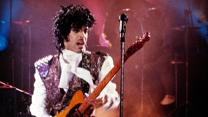 Un disc Prince, record de licitaţie; copia ”The Black Album” a fost adjudecată contra sumei de 15.000 de dolari