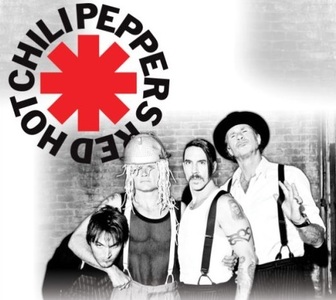 Membrii trupei Red Hot Chili Peppers au semnat autografe pe obiecte promoţionale ale grupului Metallica, în Belarus