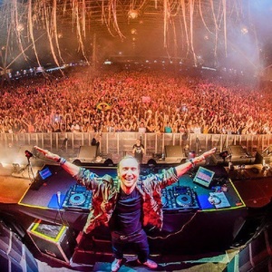 DJ-ul francez David Guetta vrea să susţină un concert în spaţiu