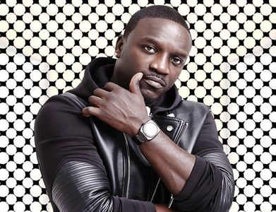 Rapperul Akon a primit o linie de credit de 1 miliard de dolari pentru a electrifica Africa
