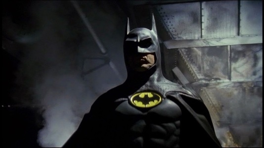 Un costum al supereroului Batman, echipat cu 23 de dispozitive speciale, a intrat în Cartea Recordurilor Guinness

