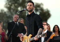 Solistul trupei Maroon 5, Adam Levine, a devenit tatăl unei fete care va fi botezată Dusty Rose