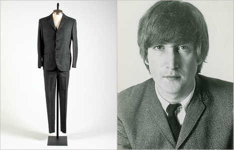 Un costum cusut de croitorul formaţiei The Beatles pentru John Lennon, estimat la 65.000 de dolari, va fi scos la licitaţie