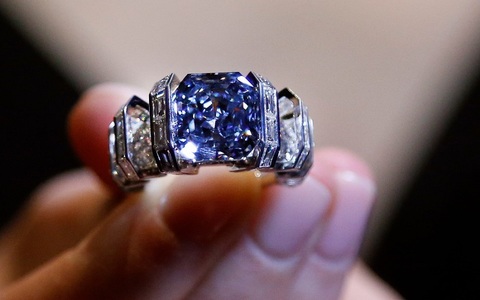 Un cunoscut diamant albastru, ”Sky Blue”, estimat la 25 de milioane de dolari, scos la licitaţie în noiembrie