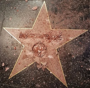 Steaua de pe Walk of Fame a politicianului Donald Trump a fost din nou vandalizată