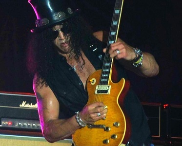 Slash, chitaristul trupei Guns N' Roses, spune că nu a fost căsătorit legal cu partenera lui de viaţă, pe care o acuză de bigamie