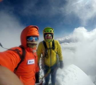 Românii Vlad Căpuşan şi Zsolt Torok, primii alpinişti ajunşi pe vârful himalayan Peak 5: Vom putea să îi dăm nume şi va fi unul românesc