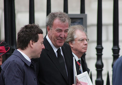 Jeremy Clarkson spune că i-a fost interzis accesul într-un avion; declaraţia sa, investigată de Poliţia germană