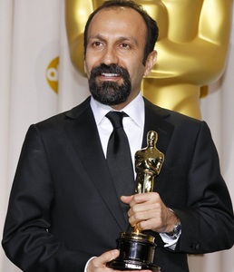 Ordinul semnat de Trump l-ar putea împiedica pe regizorul iranian Asghar Farhadi să participe la gala premiilor Oscar - presă