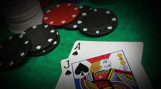 Un program de inteligenţă artificială i-a învins pentru prima dată pe oameni într-un joc de poker