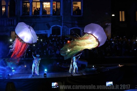 Carnavalul de la Veneţia a debutat, sâmbătă, cu un impresionant spectacol acvatic FOTO/VIDEO