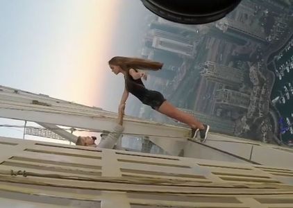 Modelul rus Viktoria Odintcova, audiată de autorităţile din Dubai după o filmare realizată într-un zgârie-nori - VIDEO